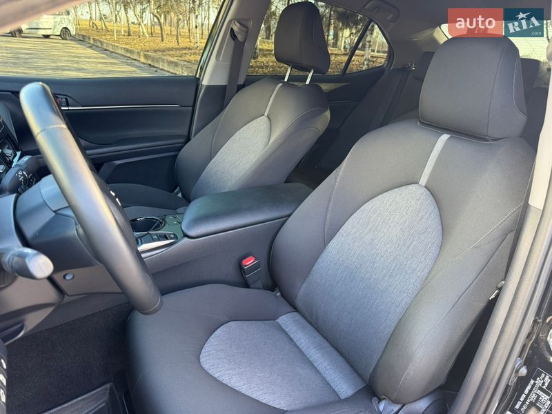 Седан Toyota Camry 2024 в Киеве