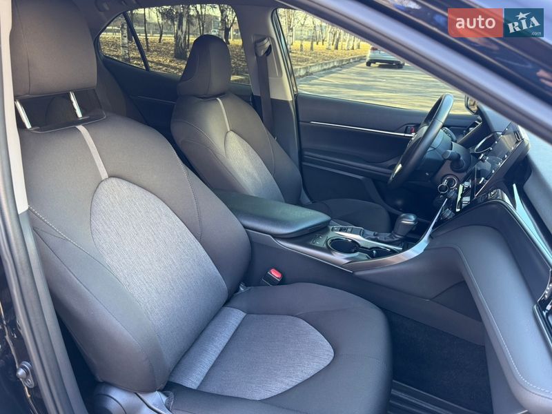 Седан Toyota Camry 2024 в Киеве