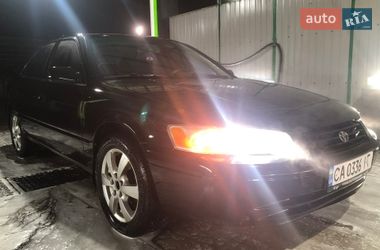 Седан Toyota Camry 1999 в Умани