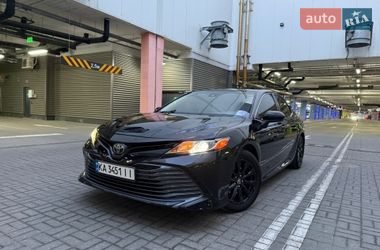 Седан Toyota Camry 2017 в Києві