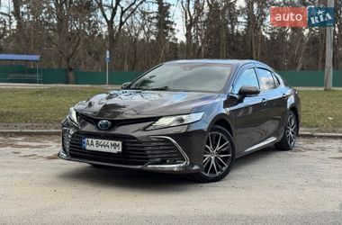 Седан Toyota Camry 2023 в Киеве