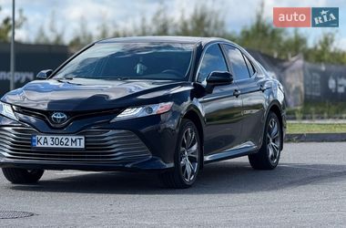 Седан Toyota Camry 2020 в Киеве