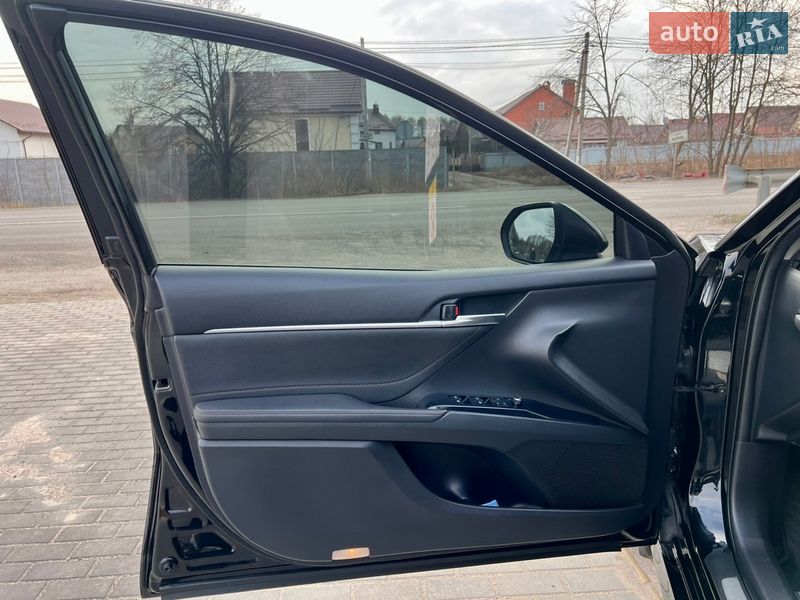 Седан Toyota Camry 2018 в Виннице