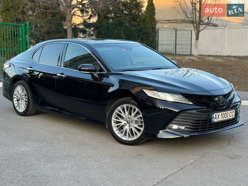 Седан Toyota Camry 2017 в Харкові