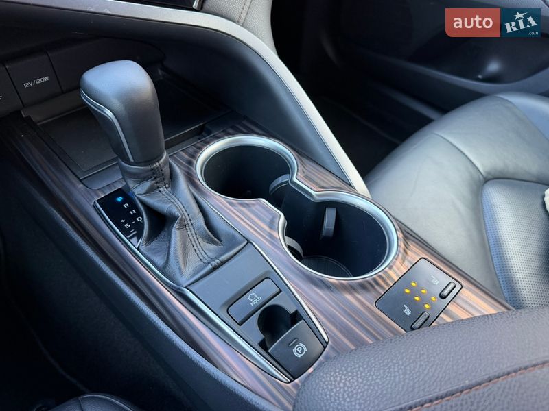 Седан Toyota Camry 2017 в Харкові