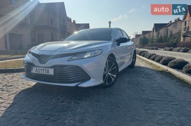 Седан Toyota Camry 2018 в Горішніх Плавнях