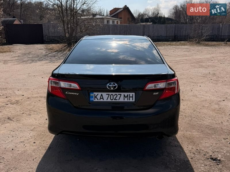 Седан Toyota Camry 2014 в Киеве