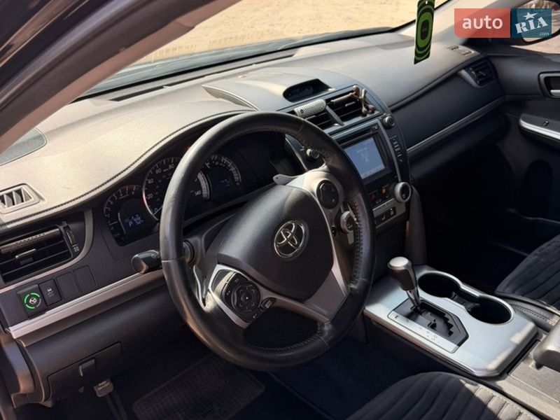 Седан Toyota Camry 2014 в Киеве