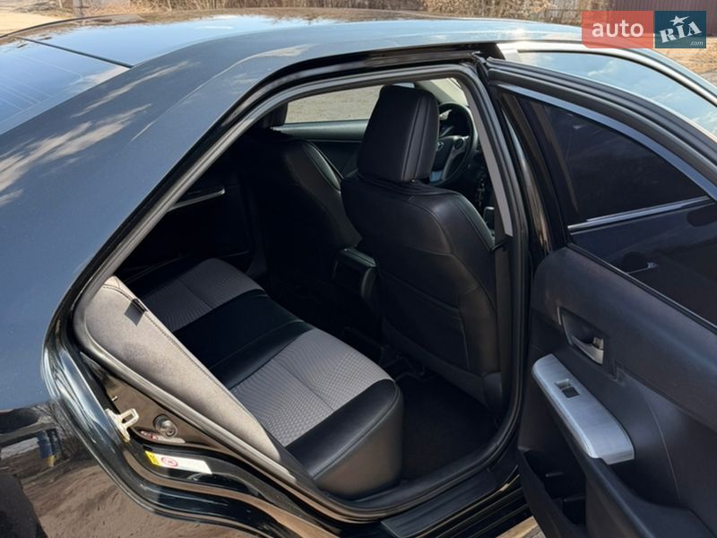 Седан Toyota Camry 2014 в Киеве