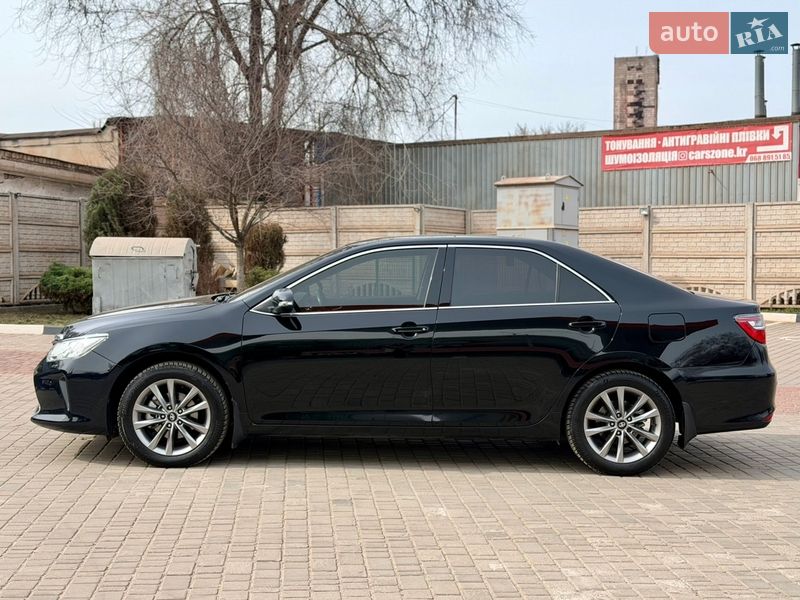 Седан Toyota Camry 2014 в Кривом Роге
