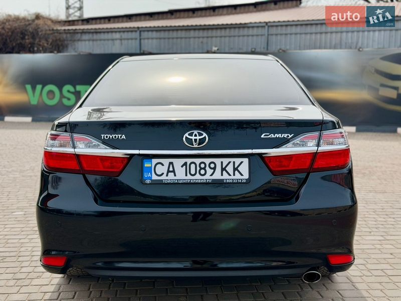 Седан Toyota Camry 2014 в Кривом Роге