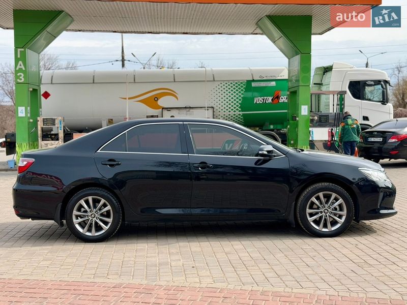 Седан Toyota Camry 2014 в Кривом Роге