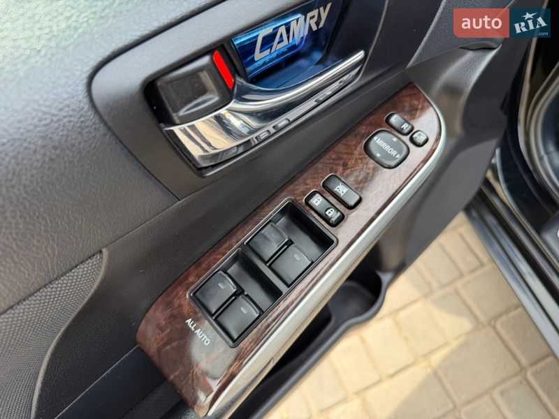 Седан Toyota Camry 2014 в Кривом Роге