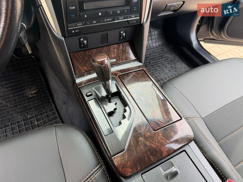 Седан Toyota Camry 2014 в Кривом Роге