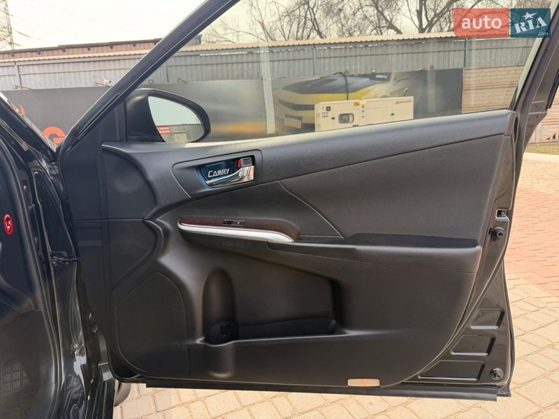 Седан Toyota Camry 2014 в Кривом Роге