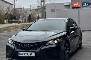 Седан Toyota Camry 2018 в Харькове