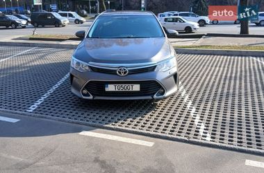 Седан Toyota Camry 2017 в Киеве