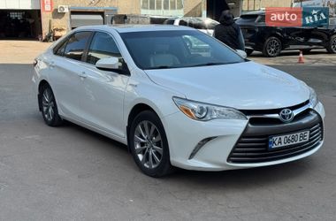 Седан Toyota Camry 2016 в Киеве
