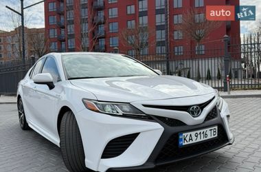 Седан Toyota Camry 2020 в Києві