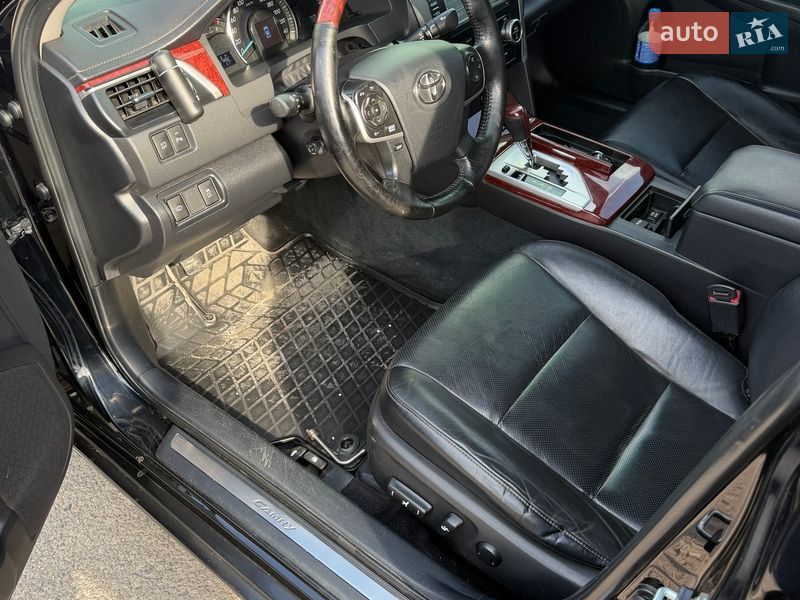 Седан Toyota Camry 2013 в Днепре