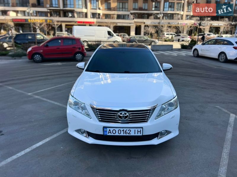 Седан Toyota Camry 2012 в Киеве