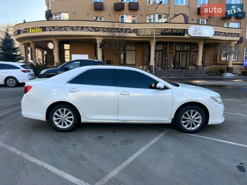 Седан Toyota Camry 2012 в Киеве