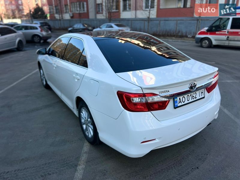 Седан Toyota Camry 2012 в Киеве
