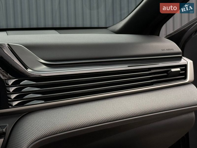 Седан Toyota Camry 2024 в Виннице