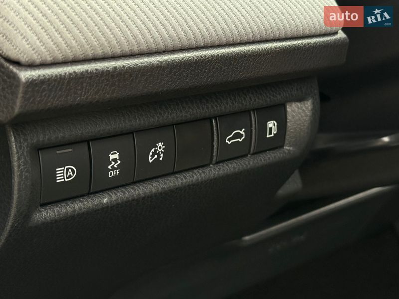 Седан Toyota Camry 2024 в Виннице