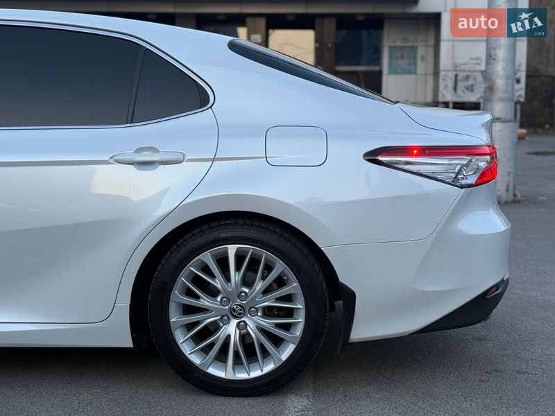 Седан Toyota Camry 2020 в Киеве