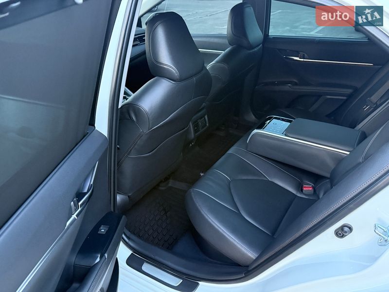 Седан Toyota Camry 2020 в Киеве