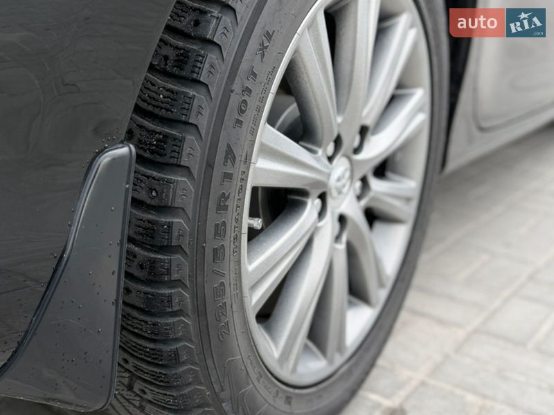 Седан Toyota Camry 2011 в Днепре