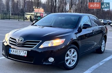 Седан Toyota Camry 2009 в Киеве