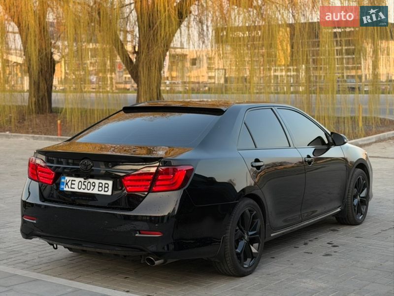 Седан Toyota Camry 2011 в Днепре