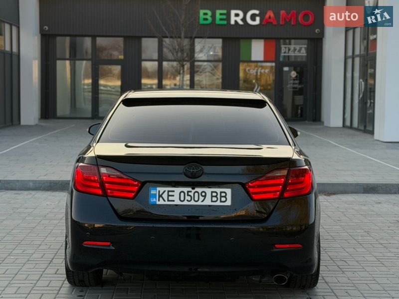 Седан Toyota Camry 2011 в Днепре