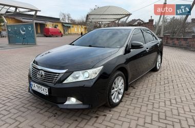 Седан Toyota Camry 2012 в Ровно