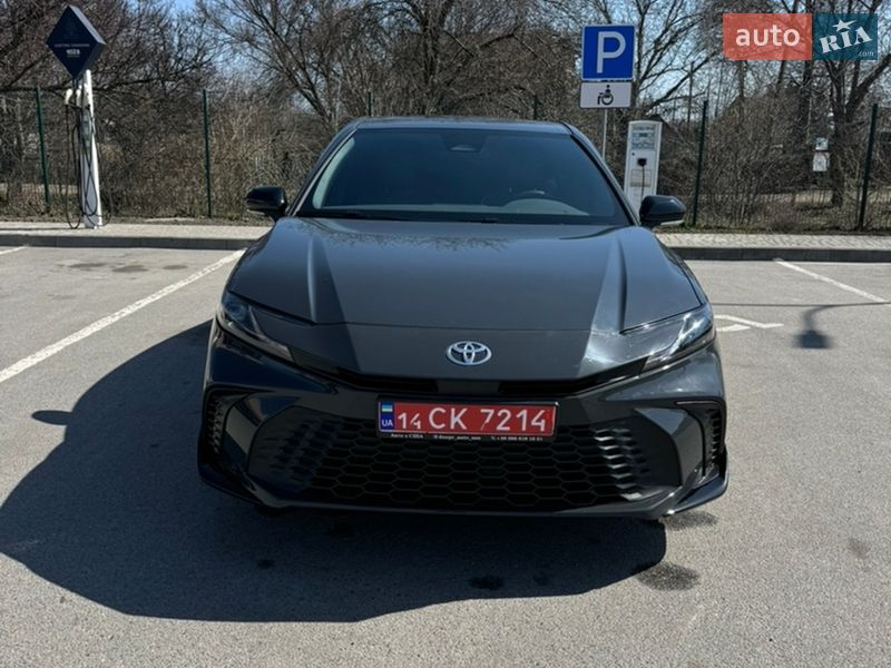 Седан Toyota Camry 2025 в Днепре