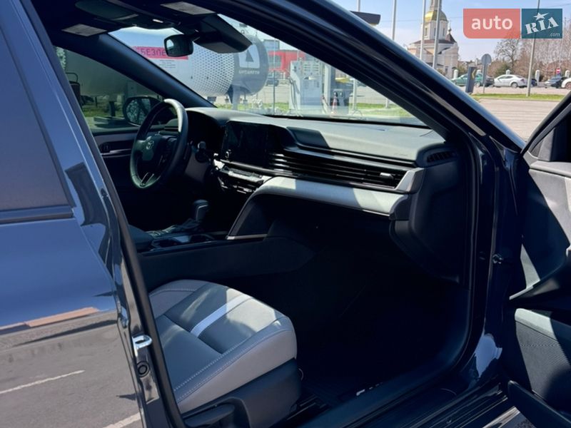 Седан Toyota Camry 2025 в Днепре
