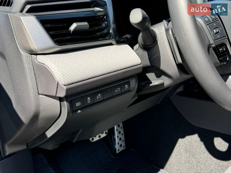 Седан Toyota Camry 2025 в Днепре