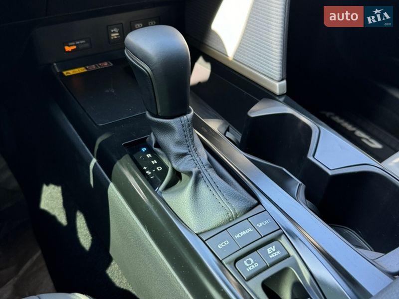 Седан Toyota Camry 2025 в Днепре