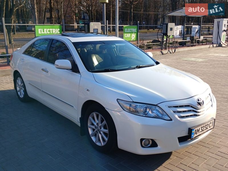 Седан Toyota Camry 2011 в Кременчуге