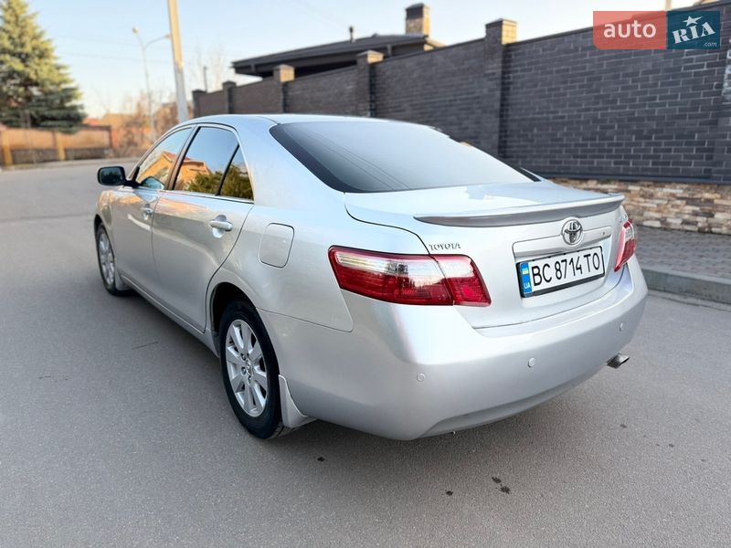 Седан Toyota Camry 2007 в Киеве