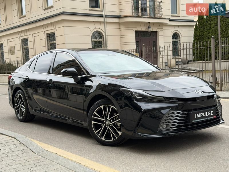 Седан Toyota Camry 2025 в Киеве