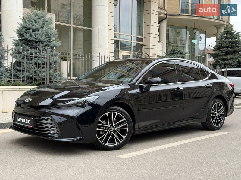 Седан Toyota Camry 2025 в Киеве
