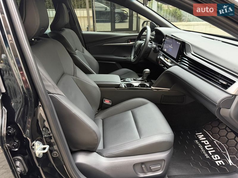 Седан Toyota Camry 2025 в Киеве