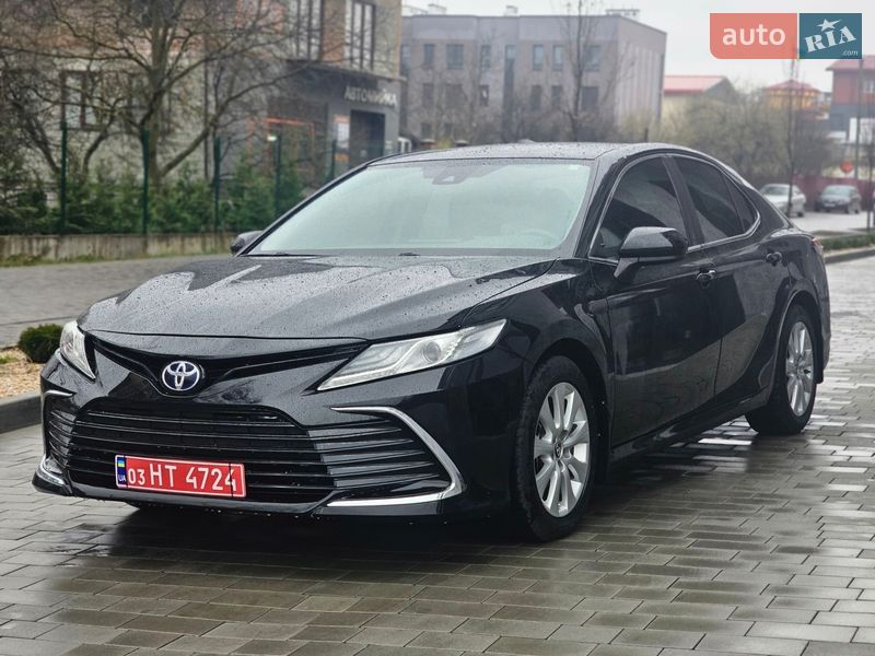 Седан Toyota Camry 2021 в Львове