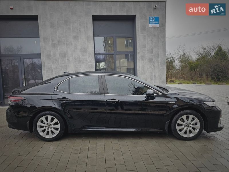 Седан Toyota Camry 2021 в Львове