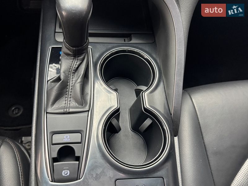 Седан Toyota Camry 2018 в Киеве