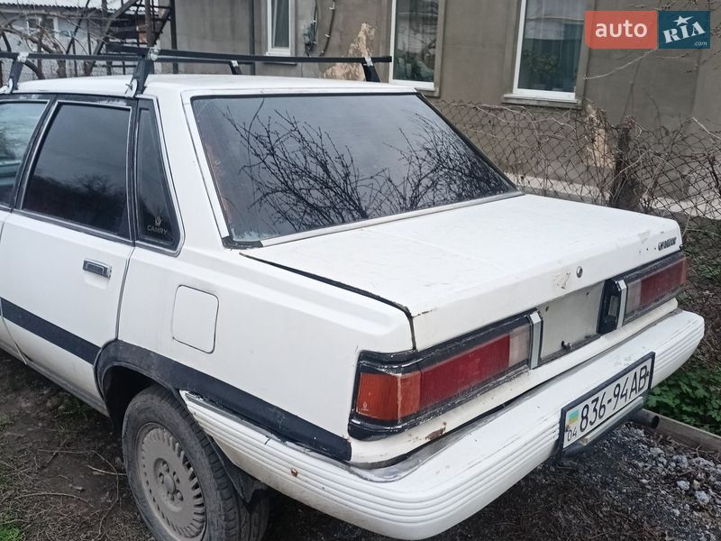 Седан Toyota Camry 1988 в Виннице
