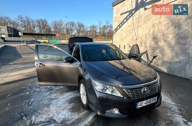 Седан Toyota Camry 2013 в Дніпрі